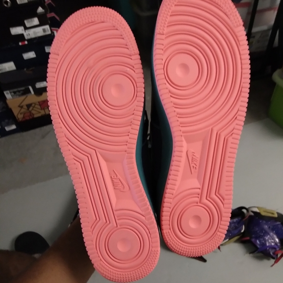 Air Force 1 - Picture 2 of 6